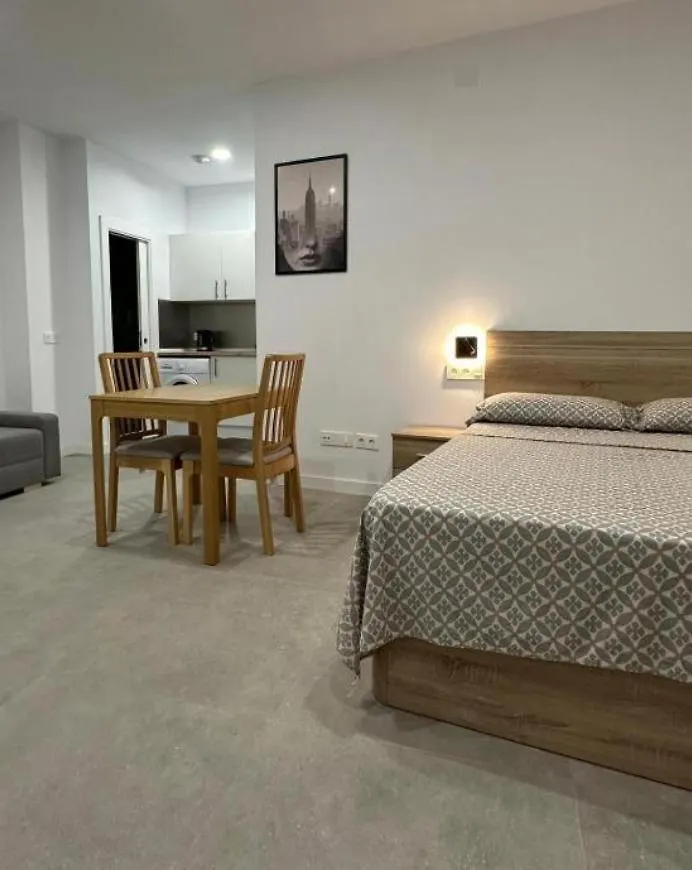 Estupendo Piso A 5 Min De La Estacion De Bus Y Tren Maria Zambrano Apartment Malaga 0*,